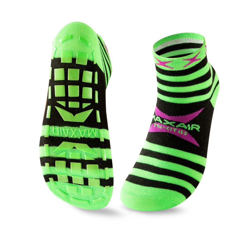 Wholesale Custom Knitted Trampoline Grip Socks for Adults Kids 